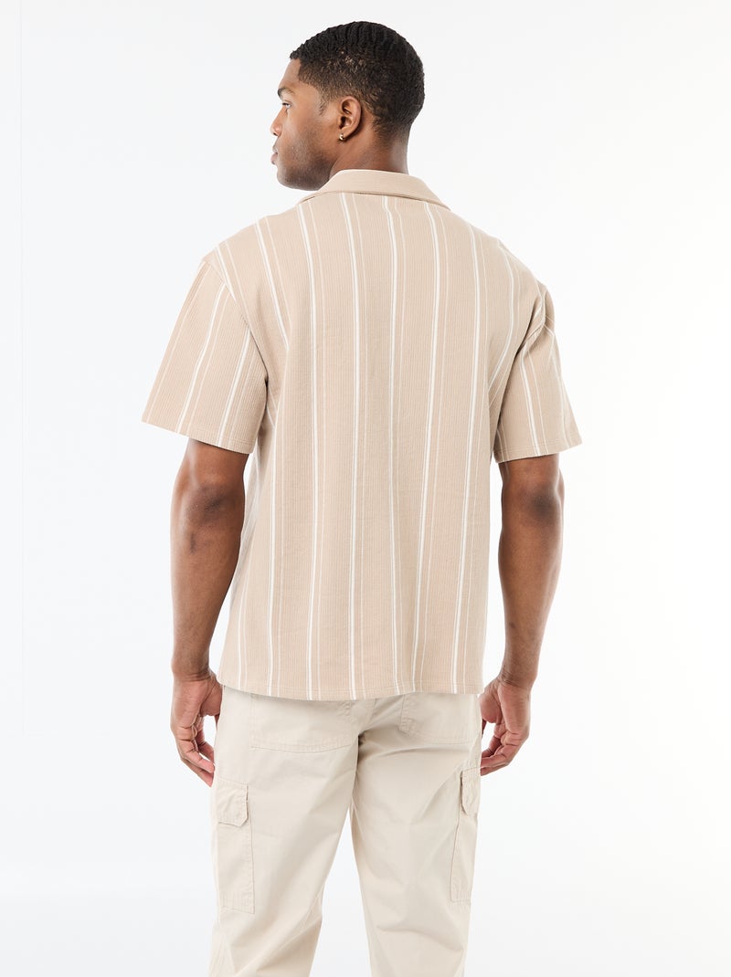 Camisa às Riscas de Manga Curta Bege - Kiabi