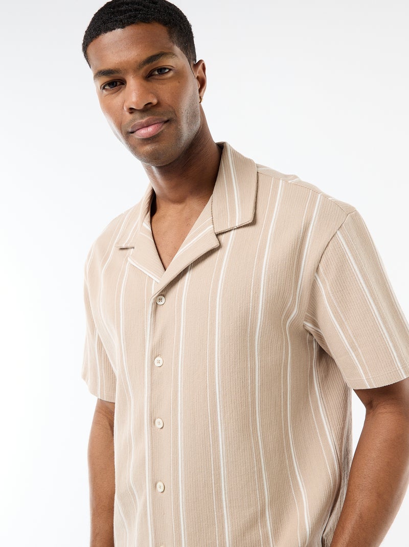 Camisa às Riscas de Manga Curta Bege - Kiabi