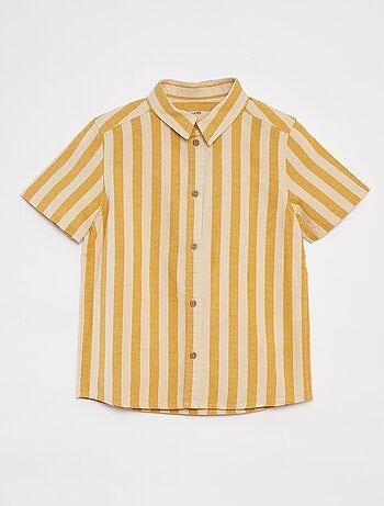 Camisa às riscas de manga curta