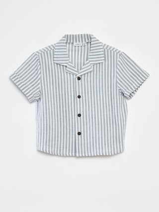 Camisa às riscas de manga curta
