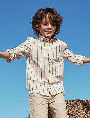 Camisa às riscas em algodão com bolso no peito