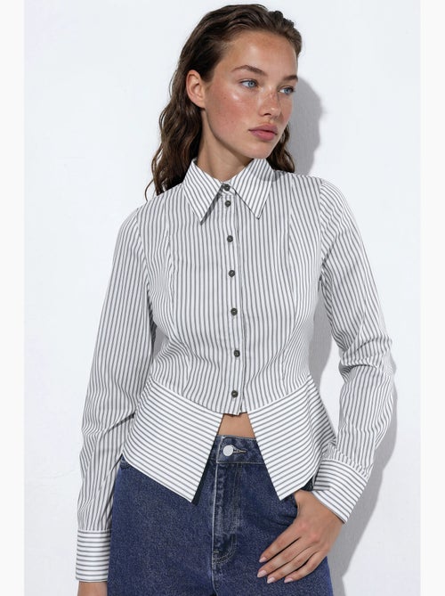 Camisa às riscas justa com detalhe peplum hiccup - Kiabi Camisa às riscas justa com detalhe peplum hiccup - Kiabi