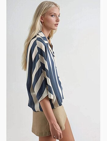 Camisa às riscas relaxed fit com abotoamento busem