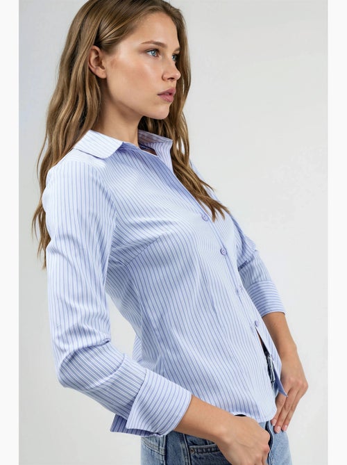 Camisa básica às riscas ajustada hiccup - Kiabi Camisa básica às riscas ajustada hiccup - Kiabi