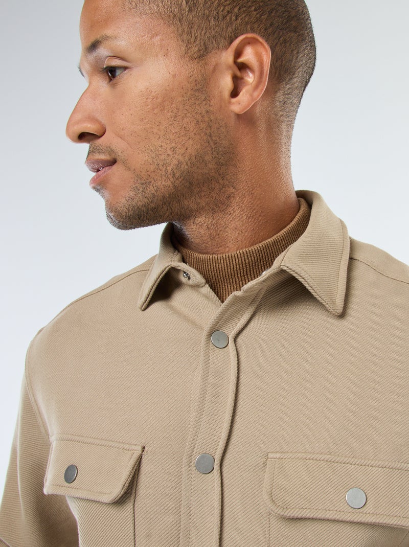 Camisa-casaco com abertura com molas de pressão e 2 bolsos frontais Bege - Kiabi