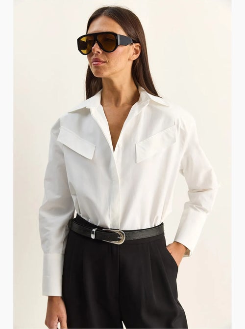 Camisa casual de popelina de manga comprida com botões e bolso lucci - Kiabi Camisa casual de popelina de manga comprida com botões e bolso lucci - Kiabi