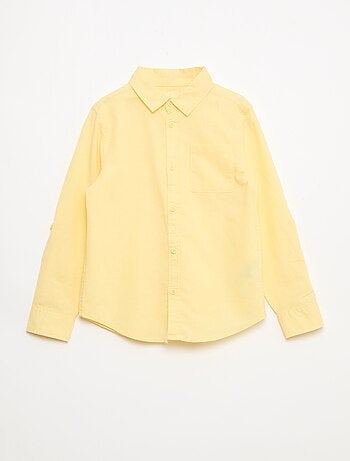 Camisa com bolso e mangas arregaçáveis