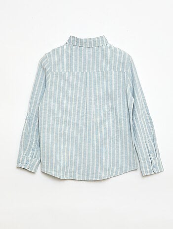 Camisa com bolso e mangas arregaçáveis