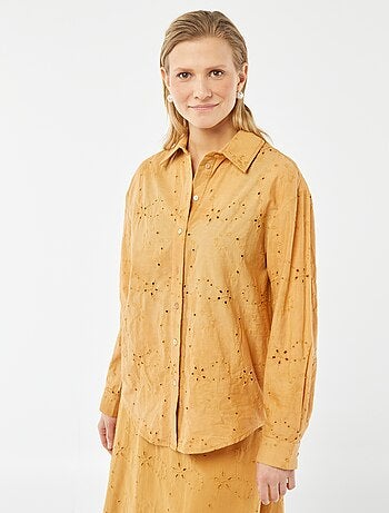 Camisa com bordado inglês