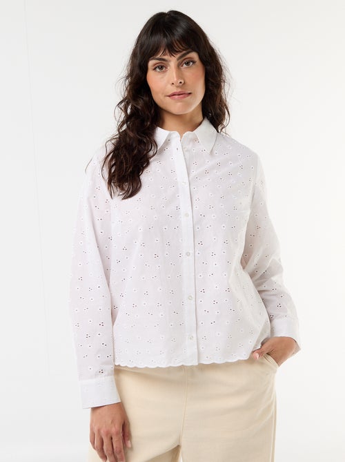 Camisa com bordado inglês e detalhes ondulados - Kiabi