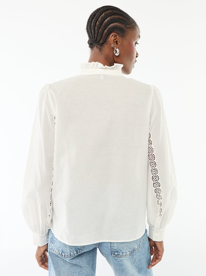 Camisa com bordado inglês e folhos na gola Branco - Kiabi