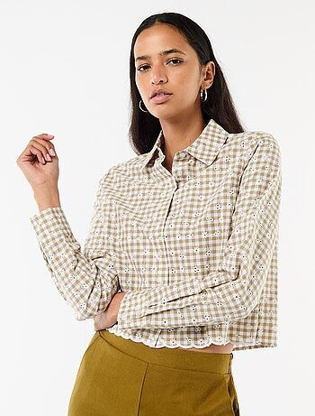 Camisa com bordados all over