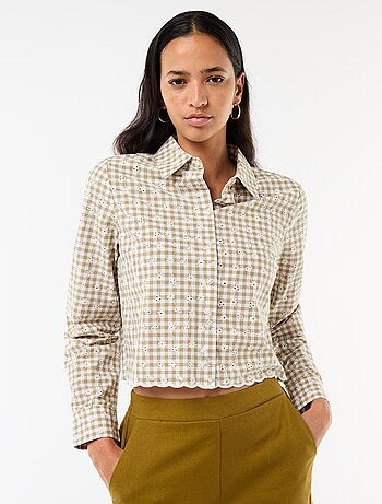 Camisa com bordados all over