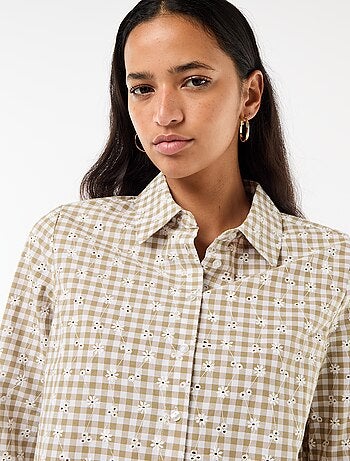Camisa com bordados all over