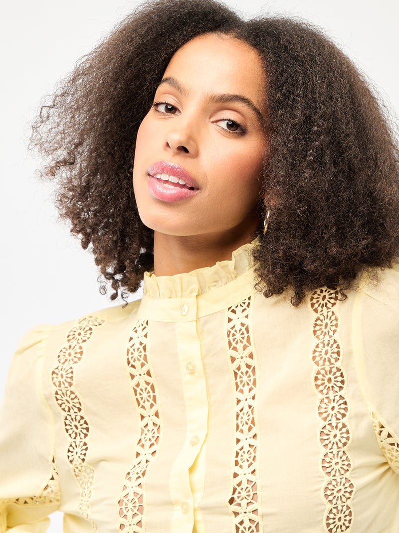Camisa com bordados ingleses e folhos na gola Amarelo - Kiabi