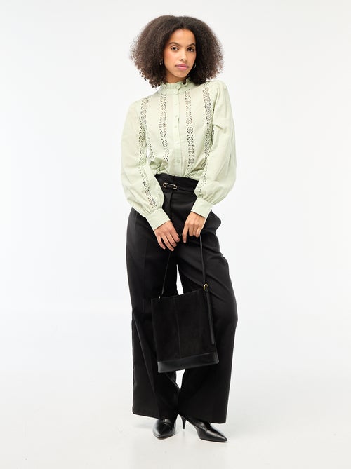 Camisa com bordados ingleses e folhos na gola - Kiabi