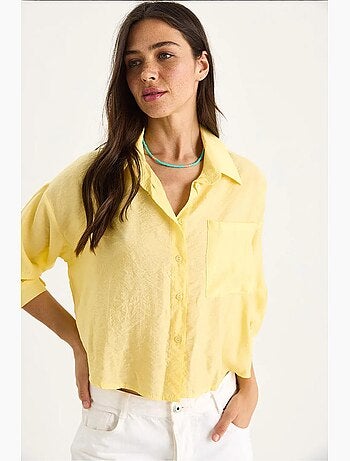Camisa com detalhe de bolso único e manga curta lucci