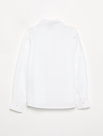 Camisa com falsas joias no colarinho