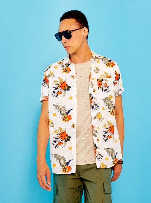 Camisa com flores de manga curta - Kiabi