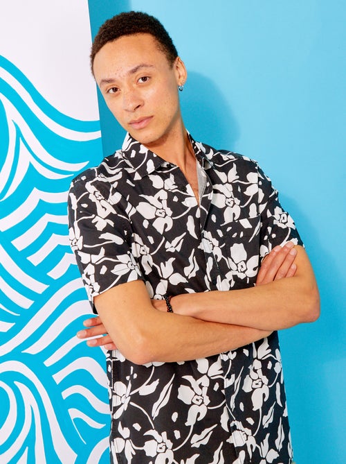 Camisa com flores de manga curta - Kiabi