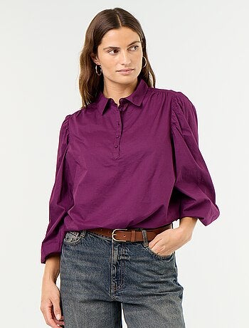 Camisa com gola abotoada