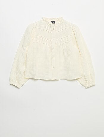 Camisa com gola com folhos e bordados
