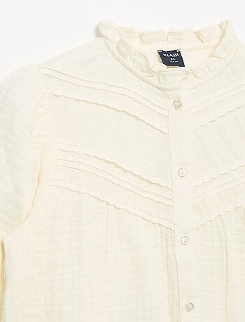 Camisa com gola com folhos e bordados