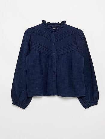 Camisa com gola com folhos e bordados