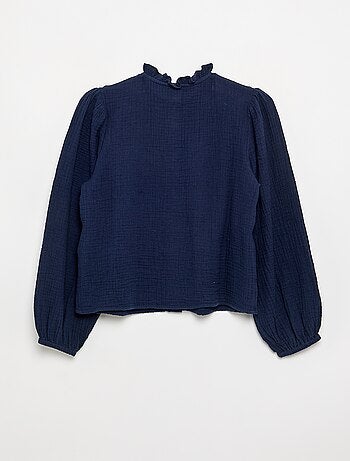 Camisa com gola com folhos e bordados
