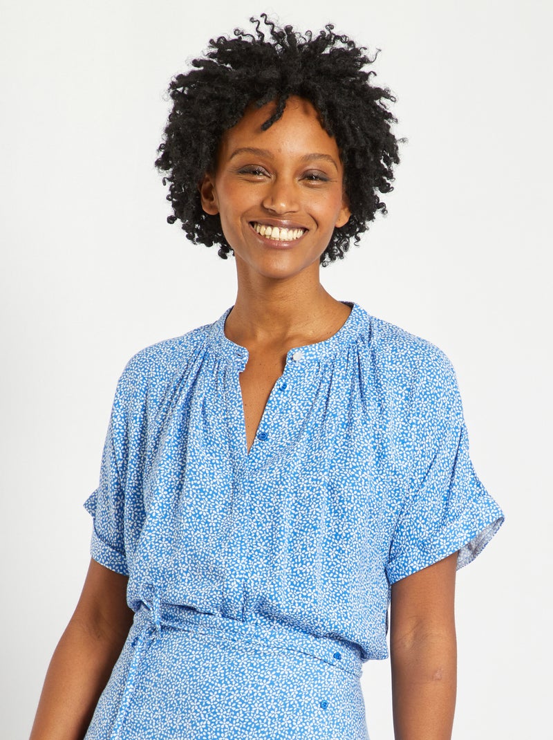 Camisa com gola mao com estampado AZUL - Kiabi