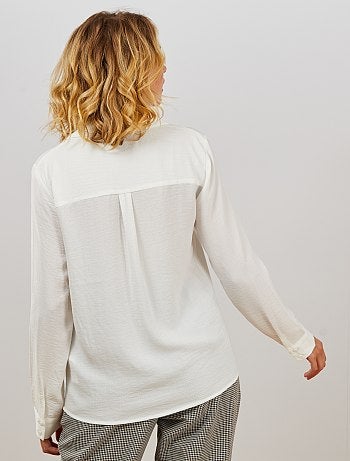 Camisa com gola plana e bolso frontal - Kiabi