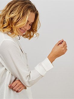 Camisa com gola plana e bolso frontal - Kiabi