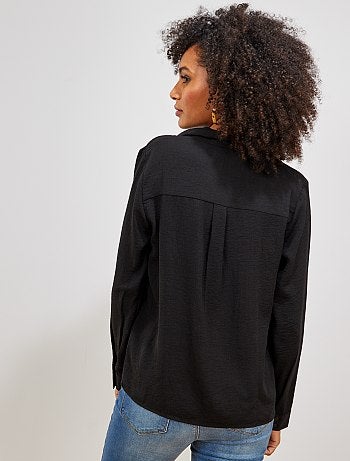 Camisa com gola plana e bolso frontal - Kiabi