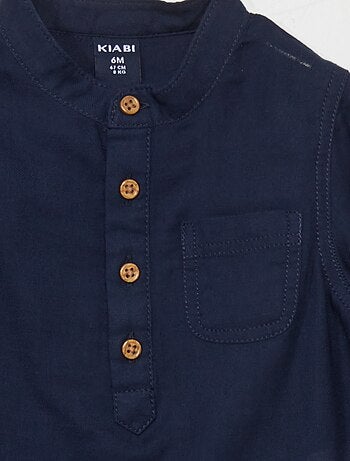 Camisa com gola tunisiana