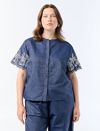 Camisa com mangas bordadas