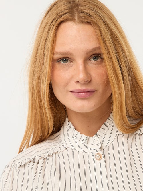 Camisa com padrão e botão fantasia na gola - Kiabi