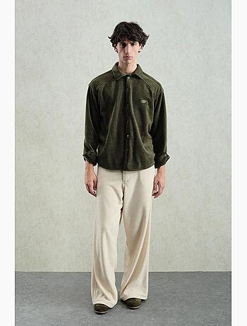 Camisa comfort fit texturizada de manga comprida com bordado giesto