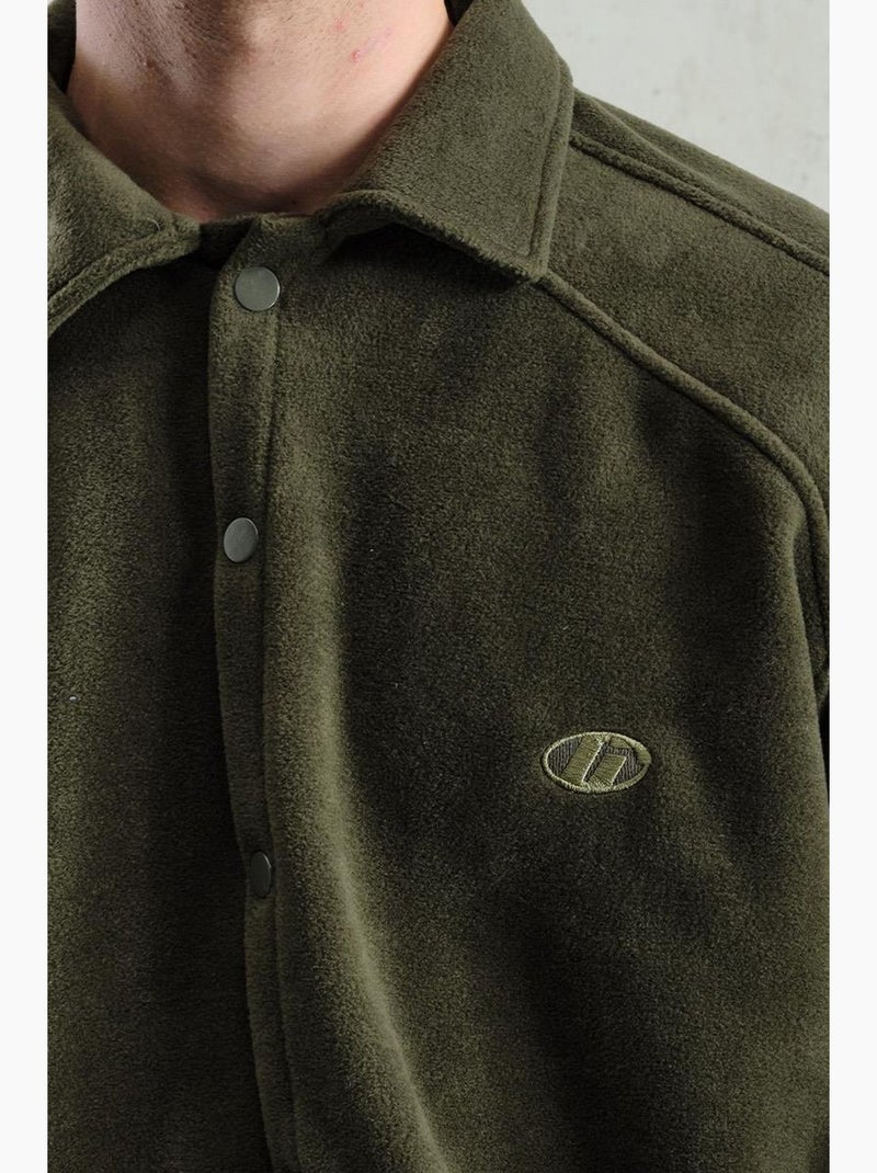 Camisa comfort fit texturizada de manga comprida com bordado giesto Cáqui - Kiabi