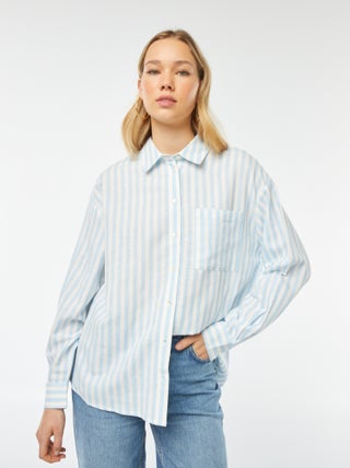 Camisa comprida com bolso frontal com 20% de linho