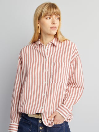 Camisa comprida com bolso frontal com 20% de linho