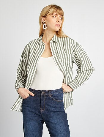 Camisa comprida com bolso frontal com 20% de linho