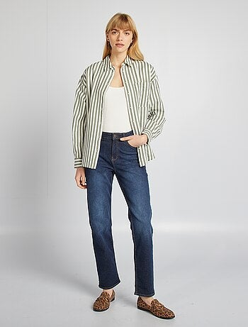 Camisa comprida com bolso frontal com 20% de linho