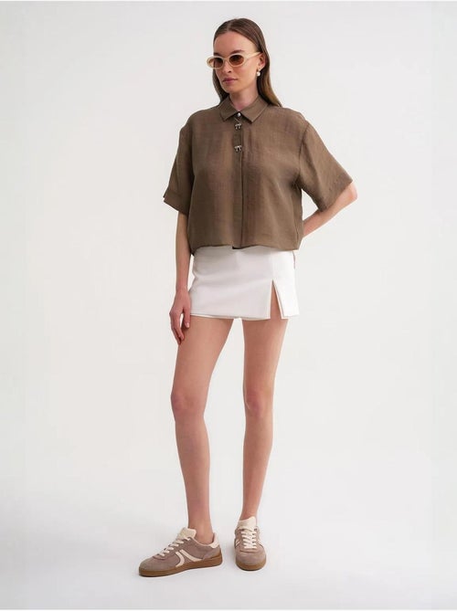 Camisa crop de manga curta com acessórios em pedra mixray - Kiabi Camisa crop de manga curta com acessórios em pedra mixray - Kiabi