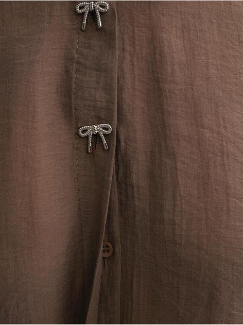 Camisa crop de manga curta com acessórios em pedra mixray - Kiabi Camisa crop de manga curta com acessórios em pedra mixray - Kiabi