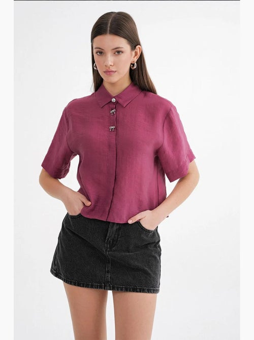 Camisa crop de manga curta com acessórios em pedra mixray - Kiabi Camisa crop de manga curta com acessórios em pedra mixray - Kiabi