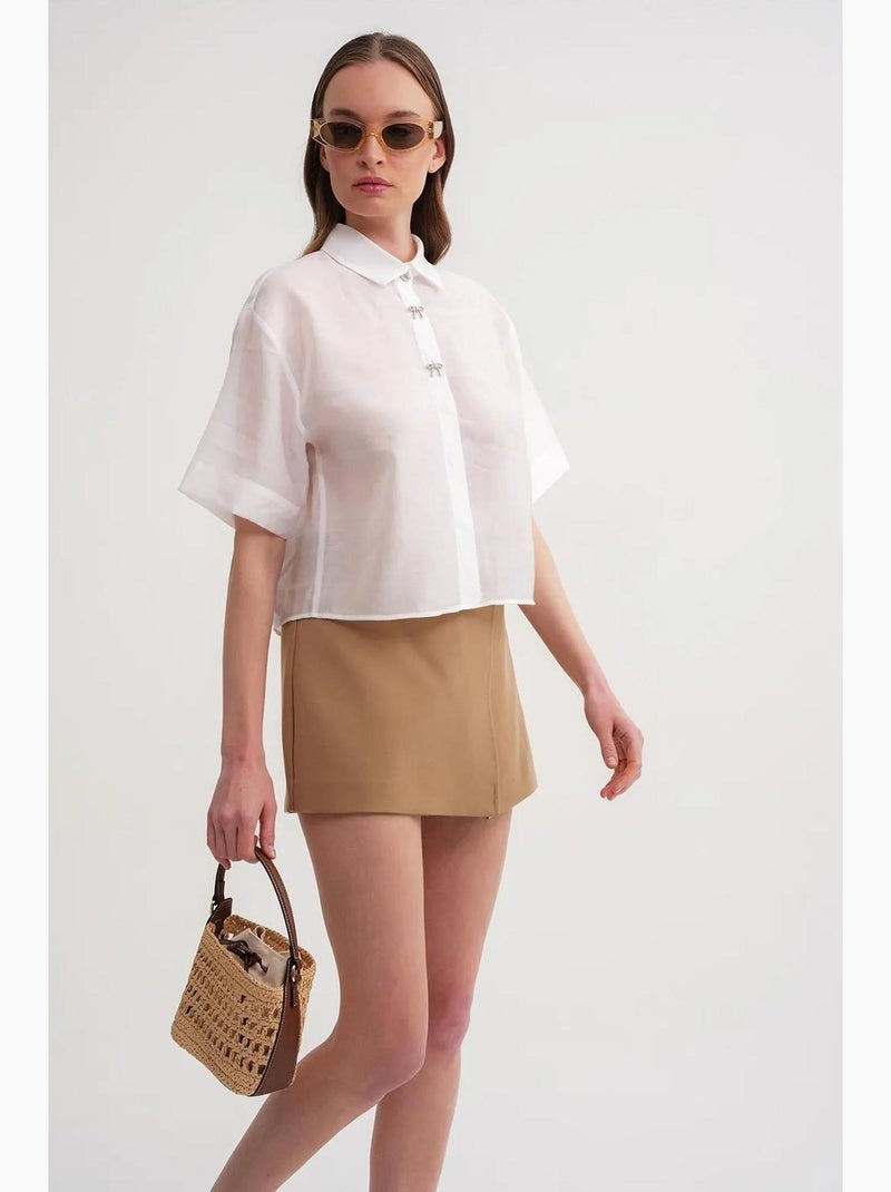Camisa crop de manga curta com acessórios em pedra mixray Marfim - Kiabi