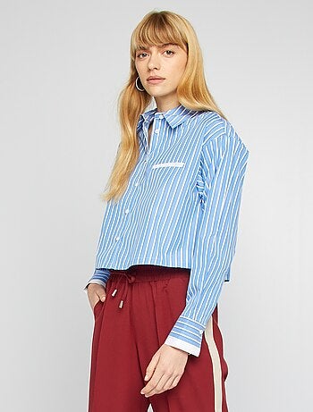 Camisa cropped às riscas