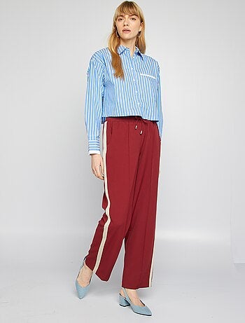 Camisa cropped às riscas