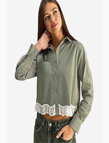 Camisa cropped às riscas com abotoamento à frente lucci
