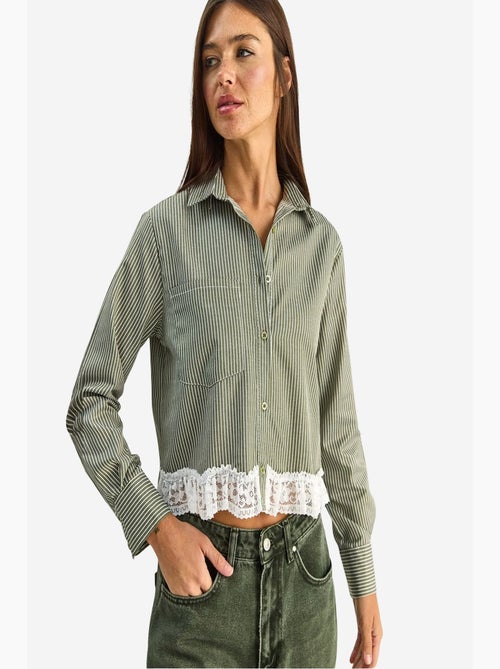 Camisa cropped às riscas com abotoamento à frente lucci - Kiabi Camisa cropped às riscas com abotoamento à frente lucci - Kiabi